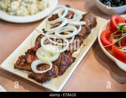 In stile Georgiano tradizionale cibo mtsvadi - agnello shish kebab Foto Stock