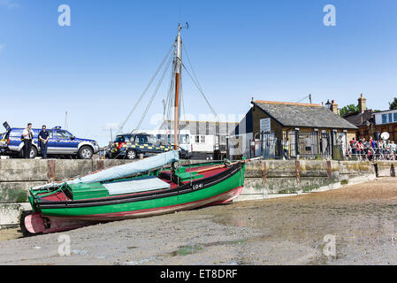 La Endevour. A Dunkerque piccola nave ormeggiata a Leigh on Sea in Essex. Foto Stock