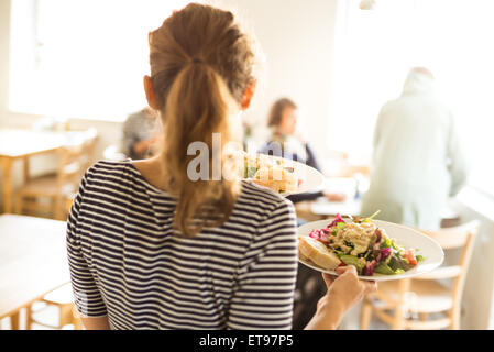 Berlino, Germania, Cafe usher in Berlin Weding Foto Stock