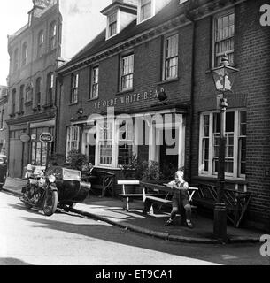 Scene in Hampstead, Londra Nord. Il 24 settembre 1954. Foto Stock