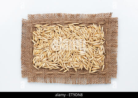 Cornice classica realizzato in tela con grani di avena, su sfondo bianco Foto Stock