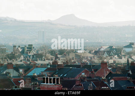 Viste di Middlesbrough, 8 dicembre 1994. In tutta la città urbana verso Rosberry Topping. Foto Stock