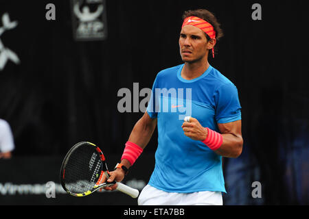 Stuttgart, Germania. 12 Giugno, 2015. Rafael Nadal cheers durante il trimestre finale della Mercedes Cup di Stoccarda. Foto Stock