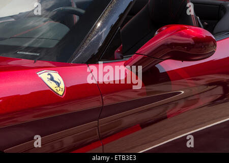 Torino, 11 giugno 2015. Dettaglio della Ferrari California T. Parco Valentino Car Show ha ospitato 93 vetture da molti costruttori di automobili e i progettisti di automobili all'interno del Parco del Valentino, Torino, Italia. Foto Stock