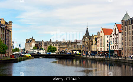 A riva e l'acqua di Leith. Leith, Edimburgo, Scozia, Regno Unito Europa. Foto Stock