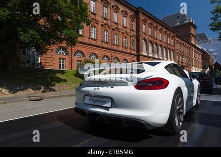 Torino, 11 giugno 2015. Vista posteriore della Porsche Cayman GT4. Parco Valentino Car Show ha ospitato 93 vetture da molti costruttori di automobili e i progettisti di automobili all'interno del Parco del Valentino, Torino, Italia. Foto Stock