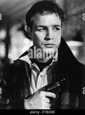 Marlon Brando, sul set del film 'on the Waterfront', 1954 Foto Stock