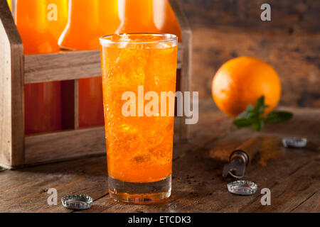Arancio rinfrescante crema di soda pronta da bere Foto Stock