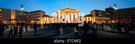 Panorama: Brandenburger Tor, Pariser Platz, Berlin-Mitte. Foto Stock