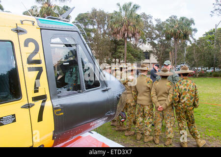 Sydney, Australia. Xiii Giugno, 2015. Decimo Avalon Beach tatuaggio militare featured Huey Eagle One Vietnam elicottero Foto Stock