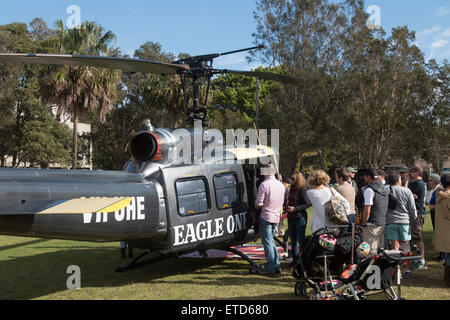 Sydney, Australia. Xiii Giugno, 2015. Decimo Avalon Beach tatuaggio militare featured Huey Eagle One Vietnam elicottero Foto Stock