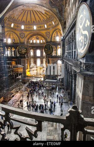 Hagia Sophia è un ex Greci Ortodossi basilica patriarcale, più tardi una moschea imperiale, e ora un museo ad Istanbul in Turchia. Foto Stock