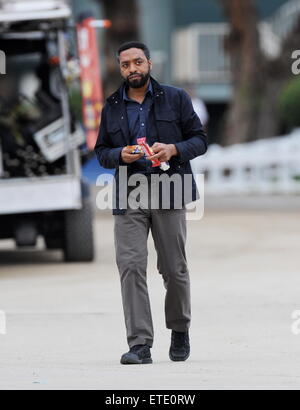 Oscar nominee '12 Anni uno slave' star Chiwetel Ejiofor avvistato sul set di 'il segreto nei loro occhi' riprese in Pasadena ca. L'attore è stato affiancato da co star Dean Norris da 'rottura' cattivo e Daniel modernamente come direttore della fotografia per il film. Daniel è famosa moglie Julia Roberts è colato anche per il film. Dotato di: Chiwetel Ejiofor dove: Pasadena, California, Stati Uniti quando: 28 Gen 2015 Credit: Cousart/JFXimages/WENN.com Foto Stock