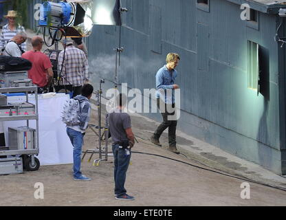 Oscar nominee '12 Anni uno slave' star Chiwetel Ejiofor avvistato sul set di 'il segreto nei loro occhi' riprese in Pasadena ca. L'attore è stato affiancato da co star Dean Norris da 'rottura' cattivo e Daniel modernamente come direttore della fotografia per il film. Daniel è famosa moglie Julia Roberts è colato anche per il film. Dotato di: Daniel modernamente dove: Pasadena, California, Stati Uniti quando: 28 Gen 2015 Credit: Cousart/JFXimages/WENN.com Foto Stock