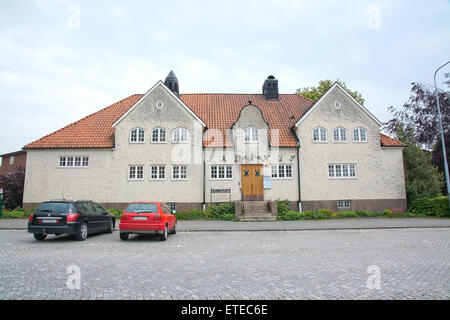 Vecchia casa balneare edificio ingresso anteriore nel centro città il 6 giugno 2015 a Falkenberg, Svezia Foto Stock