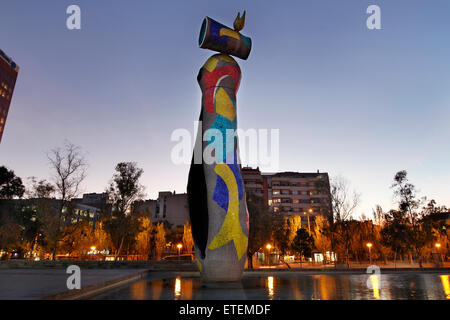 Joan Miró Park. 'Dona i ocell" scultura di Joan Miró. L'Escorxador. Barcellona. Foto Stock