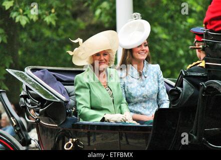 London, Regno Unito - 13 Giugno 2015: Kate Middleton, il principe Harry & Camilla Rosemary presso la Queen's Birthday Parade, 'Trooping il colore' fotografia stock photo Foto Stock