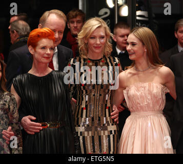 Il sessantacinquesimo Festival Internazionale del Cinema di Berlino - Cenerentola - Premiere con: Sandy Powell, Cate Blanchett, Lily James Dove: Berlino, Germania Quando: 13 Feb 2015 Credit: Brian Dowling/WENN.com Foto Stock