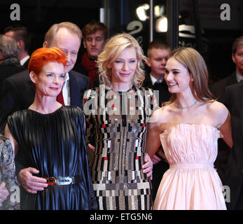 Il sessantacinquesimo Festival Internazionale del Cinema di Berlino - Cenerentola - Premiere con: Sandy Powell, Cate Blanchett, Lily James Dove: Berlino, Germania Quando: 13 Feb 2015 Credit: Brian Dowling/WENN.com Foto Stock