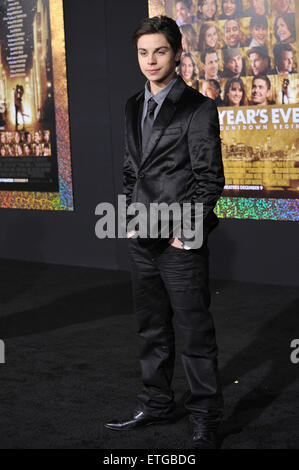 LOS ANGELES, CA - 5 dicembre 2011: Jake T. Austin alla premiere mondiale del suo nuovo film "Capodanno" a Grauman's Chinese Theater di Hollywood. Dicembre 5, 2011 a Los Angeles, CA Foto Stock