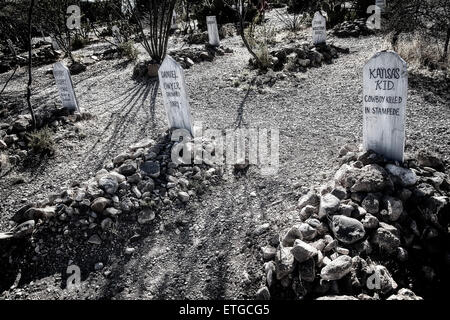 Boot Hill Cimitero in oggetto contrassegnato per la rimozione definitiva, Arizona. Foto Stock