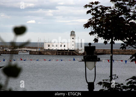 Faro di Scarborough e il porto di Scarborough, Yorkshire England Regno Unito Foto Stock