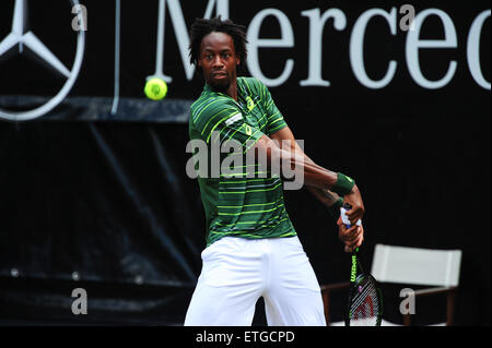 Stuttgart, Germania. 13 Giugno, 2015. Gael Monfils durante un match contro Rafael Nadal in Mercedes Cup semifinali. Foto: Miroslav Dakov/ Alamy Live News Foto Stock