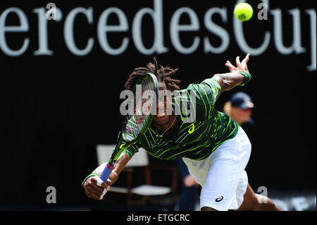 Stuttgart, Germania. 13 Giugno, 2015. Gael Monfils durante un match contro Rafael Nadal in Mercedes Cup semifinali a Stoccarda. Foto: Miroslav Dakov/ Alamy Live News Foto Stock