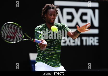 Stuttgart, Germania. 13 Giugno, 2015. Gael Monfils durante un match contro Rafael Nadal in Mercedes Cup semifinali a Stoccarda. Foto: Miroslav Dakov/ Alamy Live News Foto Stock