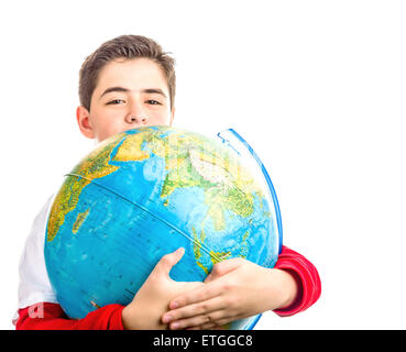 Un ragazzo caucasico abbracci un globo rivelando solo gli occhi e parte del viso Foto Stock