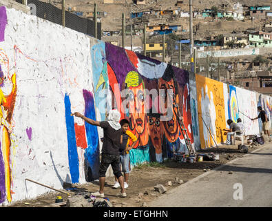 Pittura murales nel distretto di comas. Lima Peru. Foto Stock