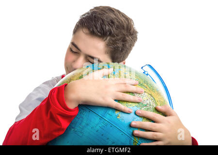 Un ragazzo caucasico abbracci un globo rivelando solo gli occhi e parte del viso Foto Stock