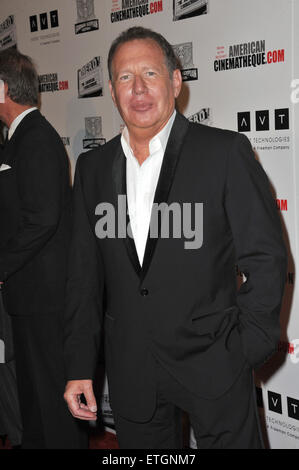 BEVERLY HILLS, CA - 14 ottobre 2011: Garry Shandling al 2011 American Cinematheque Gala dove l'attore Robert Downey Jr è stato onorato con il venticinquesimo annuale degli American Cinematheque Award presso il Beverly Hilton Hotel. Ottobre 14, 2011 Beverly Hills, CA Foto Stock