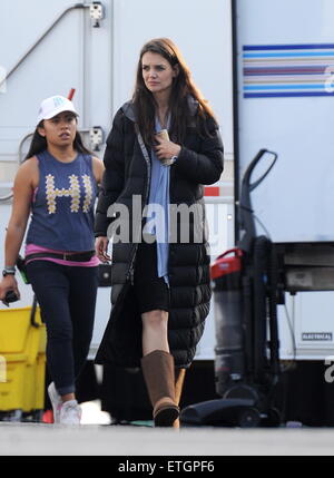 L'attrice Katie Holmes individuato per la prima volta per un nuovo ruolo come ella raffigura un ricco business donna sul set di "Ray Donovan' riprese in Pasadena ca. Dotato di: Katie Holmes dove: Los Angeles, California, Stati Uniti quando: 18 Feb 2015 Credit: Cousart/JFXimages/WENN.com Foto Stock