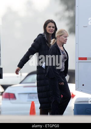 L'attrice Katie Holmes individuato per la prima volta per un nuovo ruolo come ella raffigura un ricco business donna sul set di "Ray Donovan' riprese in Pasadena ca. Dotato di: Katie Holmes dove: Los Angeles, California, Stati Uniti quando: 18 Feb 2015 Credit: Cousart/JFXimages/WENN.com Foto Stock