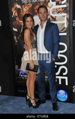 LOS ANGELES, CA - 3 ottobre 2011: Patrick John Flueger & Briana Evigan presso il Los Angeles premiere del suo nuovo film 'Footloose' al Regency Village Theatre, Westwood, CA. 3 ottobre 2011 Los Angeles, CA Foto Stock