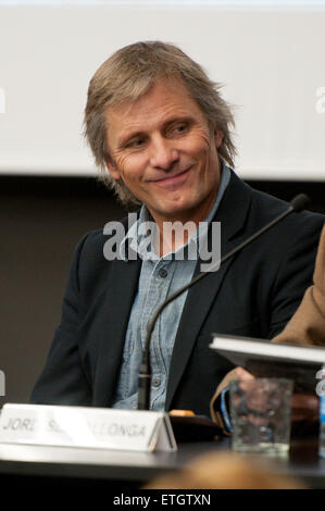 Viggo Mortensen assiste la presentazione del libro "ons della foresta" di Barcellona. Il libro di Bossert e Villar, che raccoglie una collezione del lavoro fotografico di tedesco etnografo Max Schmidt circa il sud indiani americani, è stato pubblicato da Mortensen dotate: Viggo Mortensen dove: Barcellona, Spagna Quando: 19 Feb 2015 Credit: David R.Rico/WENN.com Foto Stock