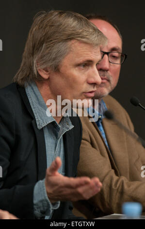 Viggo Mortensen assiste la presentazione del libro "ons della foresta" di Barcellona. Il libro di Bossert e Villar, che raccoglie una collezione del lavoro fotografico di tedesco etnografo Max Schmidt circa il sud indiani americani, è stato pubblicato da Mortensen dotate: Viggo Mortensen dove: Barcellona, Spagna Quando: 19 Feb 2015 Credit: David R.Rico/WENN.com Foto Stock