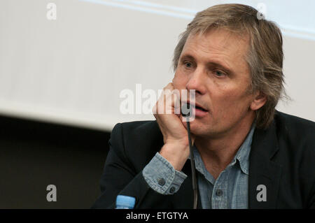 Viggo Mortensen assiste la presentazione del libro "ons della foresta" di Barcellona. Il libro di Bossert e Villar, che raccoglie una collezione del lavoro fotografico di tedesco etnografo Max Schmidt circa il sud indiani americani, è stato pubblicato da Mortensen dotate: Viggo Mortensen dove: Barcellona, Spagna Quando: 19 Feb 2015 Credit: David R.Rico/WENN.com Foto Stock