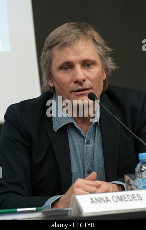 Viggo Mortensen assiste la presentazione del libro "ons della foresta" di Barcellona. Il libro di Bossert e Villar, che raccoglie una collezione del lavoro fotografico di tedesco etnografo Max Schmidt circa il sud indiani americani, è stato pubblicato da Mortensen dotate: Viggo Mortensen dove: Barcellona, Spagna Quando: 19 Feb 2015 Credit: David R.Rico/WENN.com Foto Stock