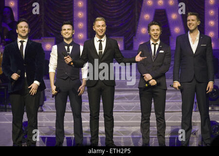 "La Gran Bretagna's Got Talent' vincitori Collabro headline presso lo Scottish Exhibition and Conference Centre (SECC) dotata di: Michael coclea, Richard Hadfield, Jamie Lambert, Matt pagana, Thomas Redgrave, Collabro dove: Glasgow, Scotland, Regno Unito quando: 20 Feb 2015 Credit: Peter Kaminski/WENN.com Foto Stock