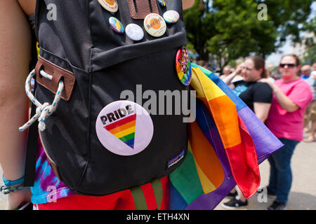 Sabato, Giugno 13, 2015, Washington DC USA: migliaia da Washington DC, la comunità LGBT raccogliere su DuPont Circle di kick off orgoglio di Capitale 2015 Foto Stock