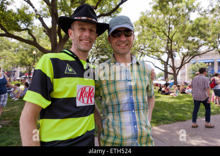 Sabato, Giugno 13, 2015, Washington DC USA: migliaia da Washington DC, la comunità LGBT raccogliere su DuPont Circle di kick off orgoglio di Capitale 2015 Foto Stock