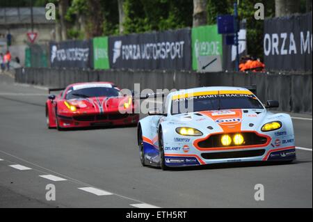 13.06.2015. Le Mans, Francia. Mondo Endurance campionati. Le Mans 24 ore di gara. #96 Aston Martin Racing (GBR) Aston Martin Vantage V8 GTE AM Francesco Castellacci (ITA) ROALD GOETHE (DEU) Stuart Hall (GBR) Foto Stock