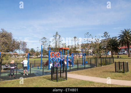 Parco giochi childfrens nella barriera corallina lunga sul nord di Sydney, Australia Foto Stock