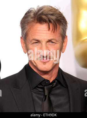 La 87th Oscar annuale tenutasi a Dolby Theatre - Sala stampa dotata di: Sean Penn dove: Los Angeles, California, Stati Uniti quando: 22 Feb 2015 Credit: Adriana M. Barraza/WENN.com Foto Stock