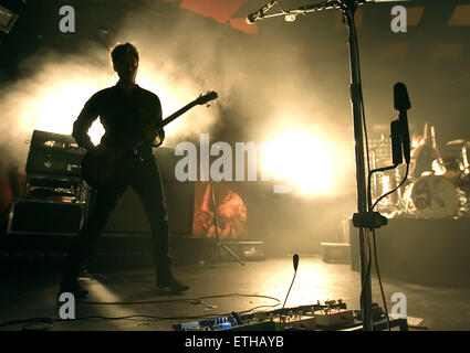 Sangue reale effettuando al Barrowland Ballroom di Glasgow offre: Mike Kerr, Ben Thatcher, Royal sangue dove: Glasgow, Scotland, Regno Unito quando: 23 Feb 2015 Credit: Peter Kaminski/WENN.com Foto Stock