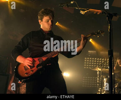 Sangue reale effettuando al Barrowland Ballroom di Glasgow offre: Mike Kerr, Ben Thatcher, Royal sangue dove: Glasgow, Scotland, Regno Unito quando: 23 Feb 2015 Credit: Peter Kaminski/WENN.com Foto Stock