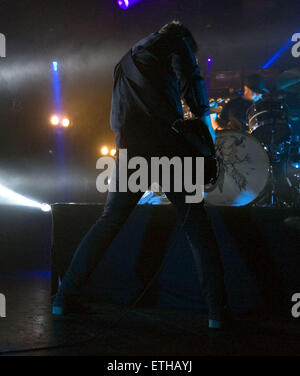 Sangue reale effettuando al Barrowland Ballroom di Glasgow offre: Mike Kerr, Ben Thatcher, Royal sangue dove: Glasgow, Scotland, Regno Unito quando: 23 Feb 2015 Credit: Peter Kaminski/WENN.com Foto Stock