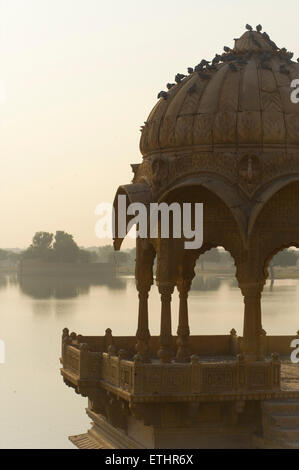 Gadi Sagar, Gadisar lake, Jaisalmer, Rajasthan, India Foto Stock